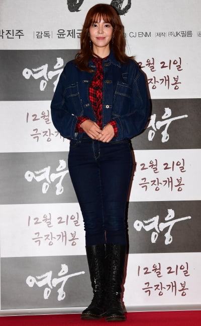 [TEN 포토] 김규리 '청청패션도 완벽하게 소화'