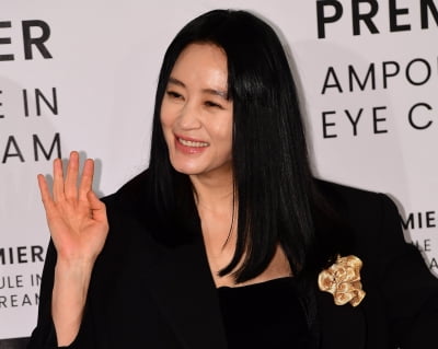 [TEN 포토] 김혜수 '반가워요~'