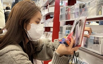 혜리, 서점 가서 펜 쇼핑 '왕창'…"언제나 기분이 좋아지는 곳"