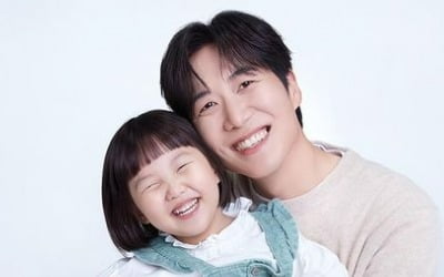 도경완, 프로 모델이네…딸 하영이와 ♥장윤정 넘어 장수 모델 도전?