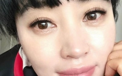김혜수, 초근접 셀카에도 '굴욕無' 비주얼…'여배우 아우라' 가득 근황