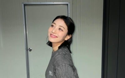 트와이스 지효, 감출 수 없는 '러블리 매력'…초롱초롱 빛나는 눈망울