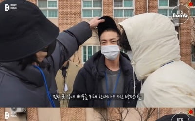 [종합] 방탄소년단, '맏형' 진 입대 현장 공개…"누구나 해야 할 의무, 아프지 말길"