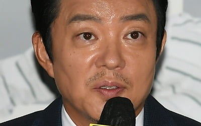 [전문] 이윤진 "'갑질 논란' 이범수, 한없이 질책 중…기억·기록 망상 아닐 것"