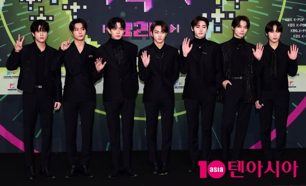 [TEN 포토] 엔하이픈 '대세돌의 멋진인사'