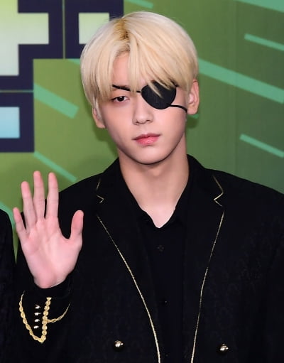 [TEN 포토] TXT 수빈 '심쿵 부르는 안대 하트'