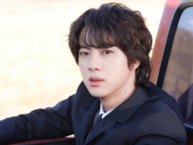 방탄소년단 진 'The Astronaut' 미국 빌보드 '월드 디지털 송 세일즈' 6주 연속 '톱10'