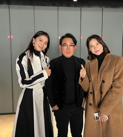 오윤아, 이승철에 팬心 폭발…차예련과 함께 광대 미소