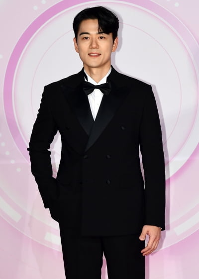 [TEN 포토] 홍성기 '이현이가 반한 완벽한 수트핏'