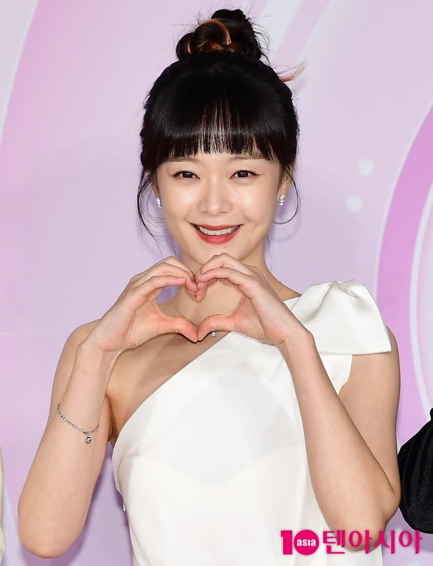 [TEN 포토] 전소민 '러브개구리 하트 드려요'