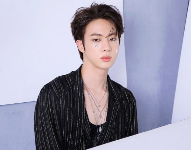 방탄소년단 진, 머플러가 잘 어울리는 포근한 매력의 스타 1위