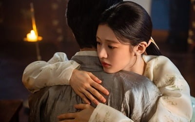 '환혼' 고윤정, 기억 돌아왔나…♥이재욱과 뜨거운 포옹 '애틋'