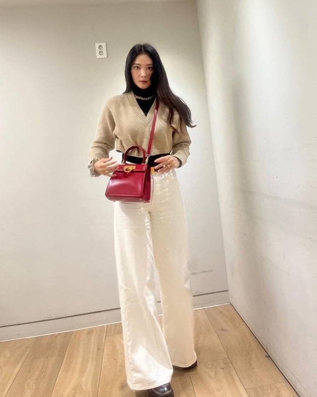 '싱글맘' 오윤아, 온몸에 명품 도배…전직 레이싱 모델의 저세상 비율