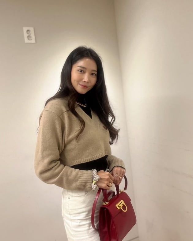 '싱글맘' 오윤아, 온몸에 명품 도배…전직 레이싱 모델의 저세상 비율