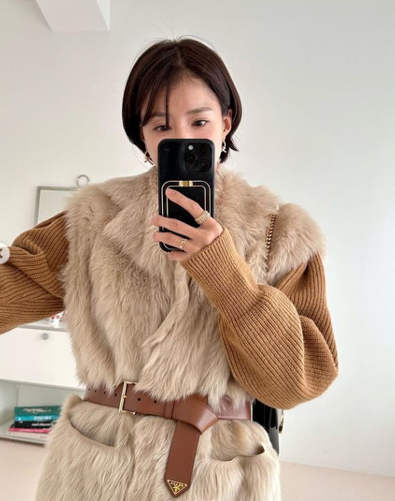 이시영, 오늘은 김종국 못지않은 성난 팔뚝 가렸네…화려한 사모님 패션