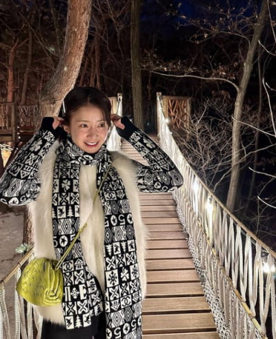 이시영, 머리 옆에 상큼하게 삔 꽂았네…나도 여자랍니다