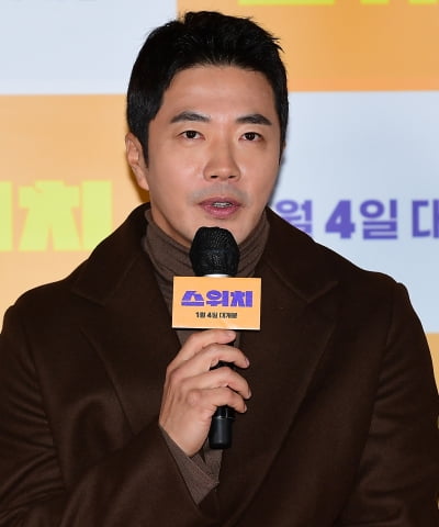 [TEN 포토] 권상우 '편안하게 운동해서 복근 보여줬다'