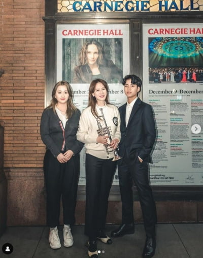 "자식농사 대박" 이혜원, 뉴욕대 딸+음악가 아들 사이 다 가진 '찐미소'