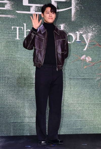 [TEN 포토] 이도현 '여유 넘치는 인사'