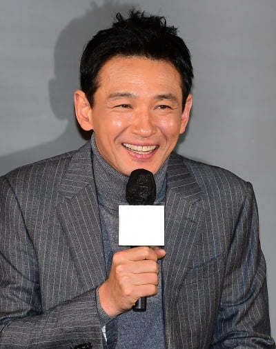 [TEN 포토] 황정민 '이번에는 외교관으로 만나요''