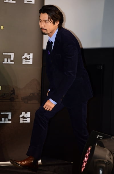 [TEN 포토] 현빈 '등장부터 남다른 카리스마'