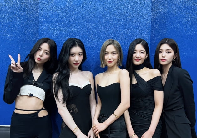 ITZY 유나, '퀸카' 매력 세계가 알았다…'유고걸' 영상 조회수도 살벌