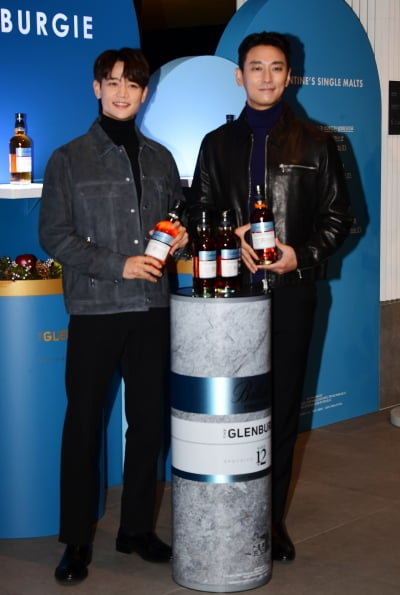 [TEN 포토] 샤이니 민호-주지훈 '이른 아침에도 빛나는 외모'