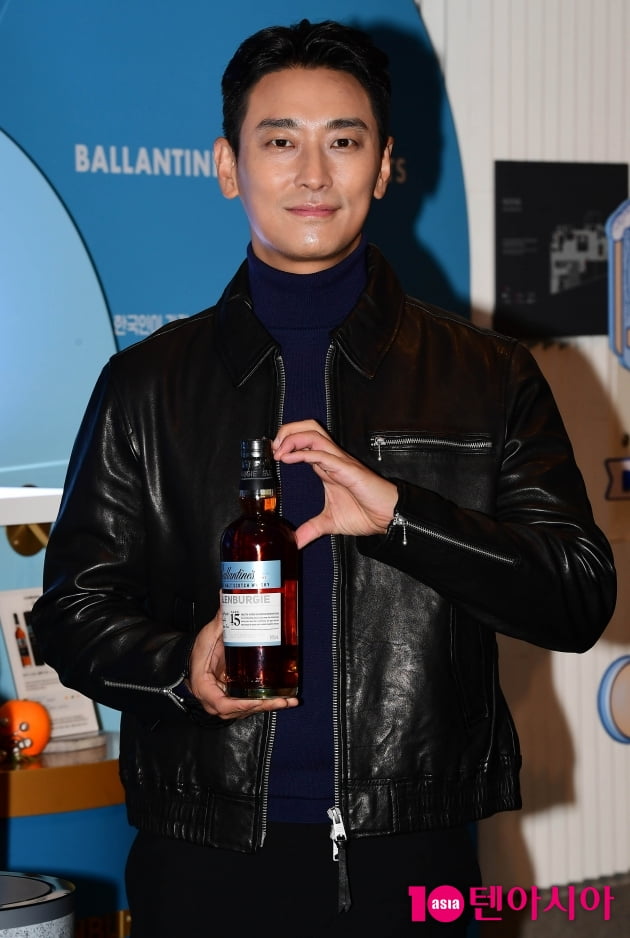 [TEN 포토] 주지훈 '유혹의 하트'