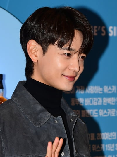 [TEN 포토] 샤이니 민호 '그림자 마저 멋짐'