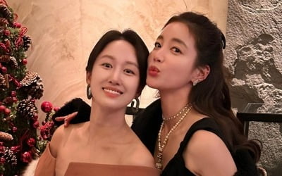 '치과의사♥' 전혜빈, 육아 퇴근 후 미니 드레스 입고 음악회行 "음악=우주의 언어"