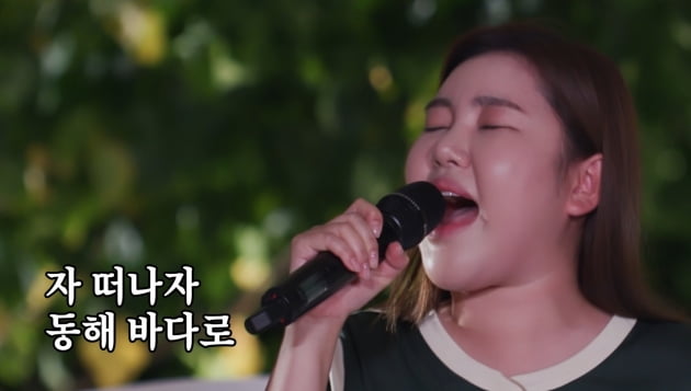 [종합] 송가인, 3시간 물놀이→비데 청소용 호스로 샤워 "입까지 헹궜다" 쿨내('복덩이들고')