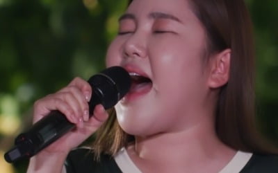 [종합] 송가인, 3시간 물놀이→비데 청소용 호스로 샤워 "입까지 헹궜다" 쿨내('복덩이들고')