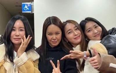 '정석원♥' 백지영, '미녀' 한지혜·이민정·오윤아 사이에…"어깨 뽕 제대로"