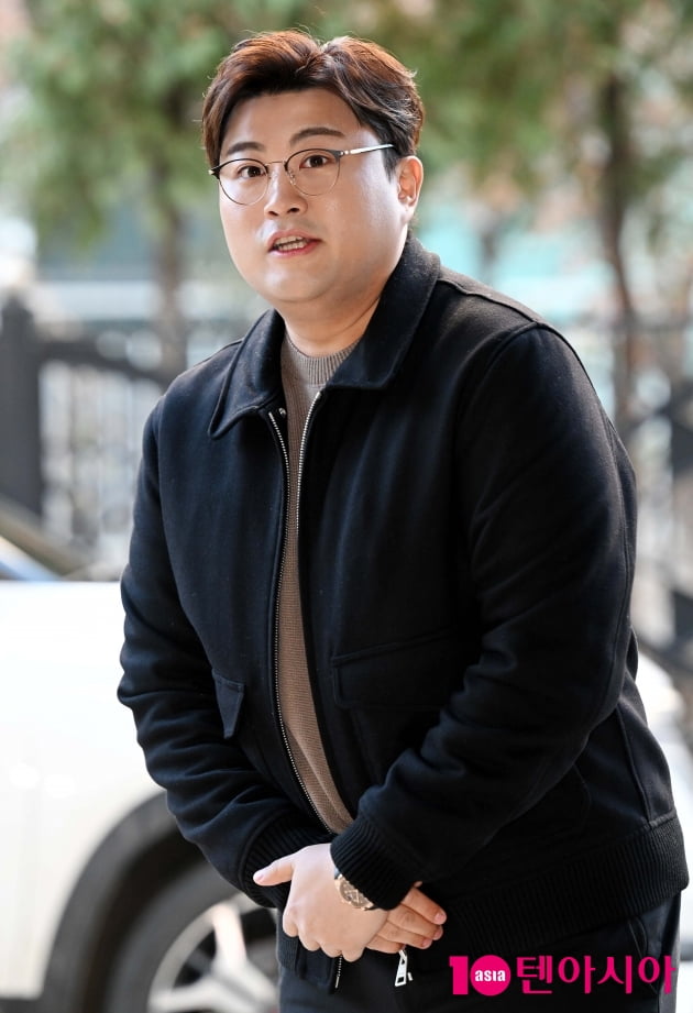 [TEN 포토] 김호중 '다소곳하게 두 손 모으고'