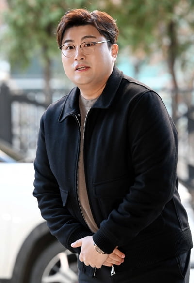[TEN 포토] 김호중 '다소곳하게 두 손 모으고'