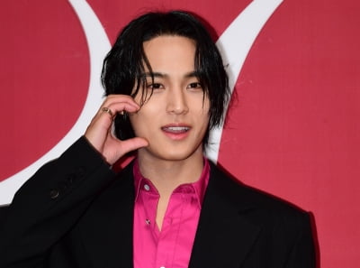 [TEN 포토] 세븐틴 민규 '볼하트로 여심홀릭'