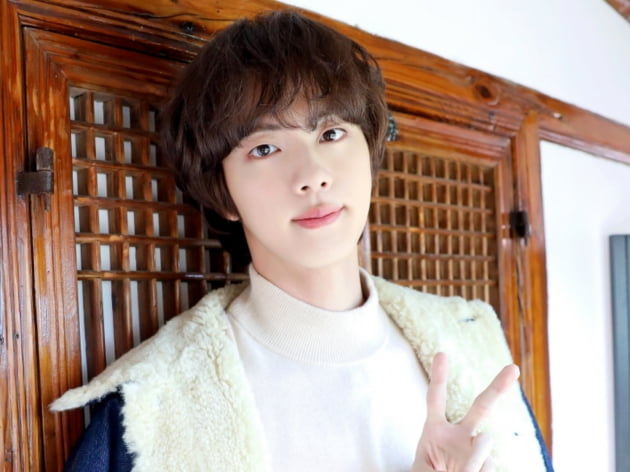 방탄소년단 진, 인스타그램 팔로워 4200만 돌파..막강한 글로벌 인기