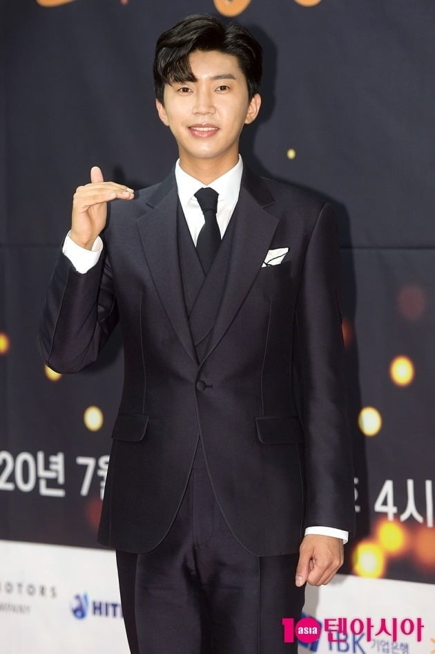 벌써 '8억' 넘게 기부한 임영웅, 하반기 '20관왕' 만들어준 팬들에 뜻깊은 선물[TEN피플]
