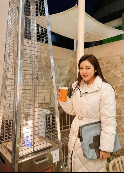 송가인, 김호중과 듀엣 녹음 잘했나…물오른 미모 트롯 여신