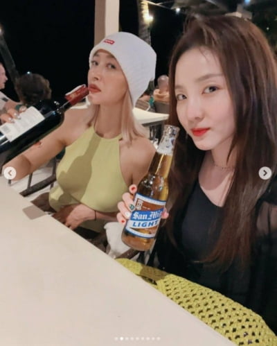 산다라박, 군살 없는 몸매...황보랑 필리핀에서 힐링중
