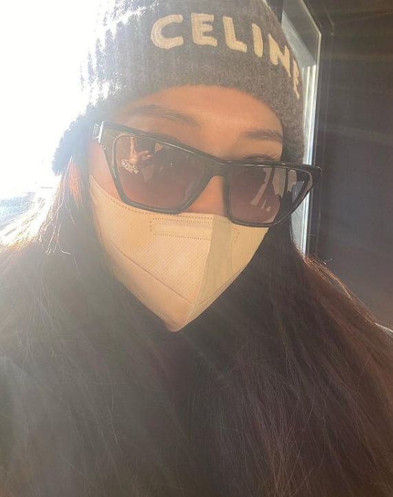 오윤아, 선글라스+마스크로 가려도 소용없어…뿜어져 나오는 연예인 아우라