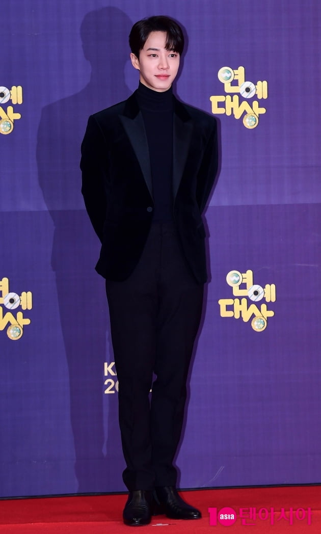 [TEN 포토] 이기광 '그림자 마저 멋짐'
