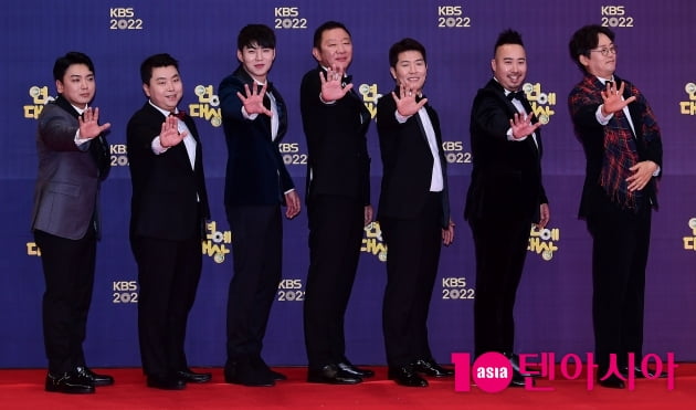 [TEN 포토] 허재-김병현-김정태-이대형-정호영-유희관-곽범 '꼰대즈로 뭉친 7인'