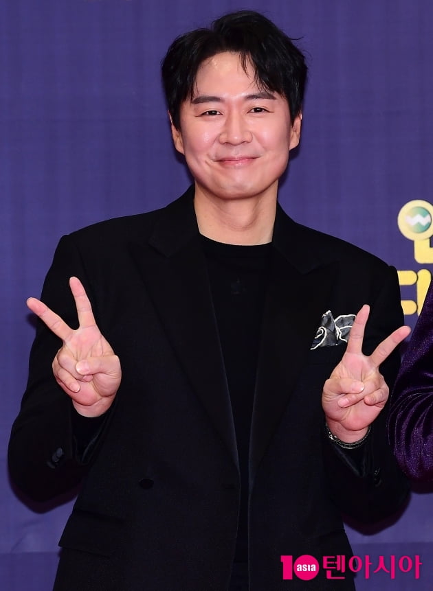[TEN 포토] 연정훈 '큰형님의 보조개 미소'
