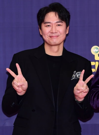 [TEN 포토] 연정훈 '큰형님의 보조개 미소'