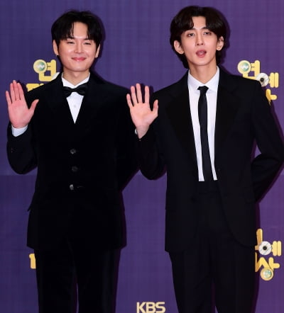 [TEN 포토] 잔나비 김도형-최정훈 '연예대상 시상자로'