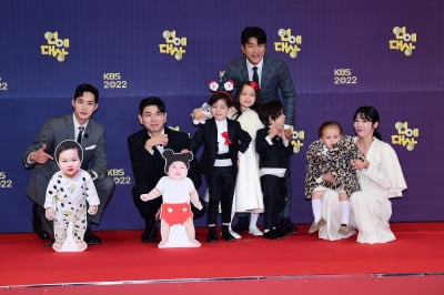 [TEN 포토] 김준호-제이쓴-박주호-사유리 '크리스마스에 아이들과 함께'