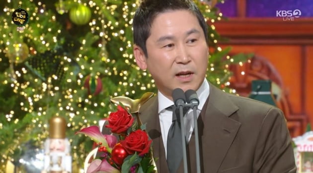 [종합] 신동엽, '대상 10년 주기설' 진짜였네…예상 가능했던 '2022 KBS 연예대상' 대상