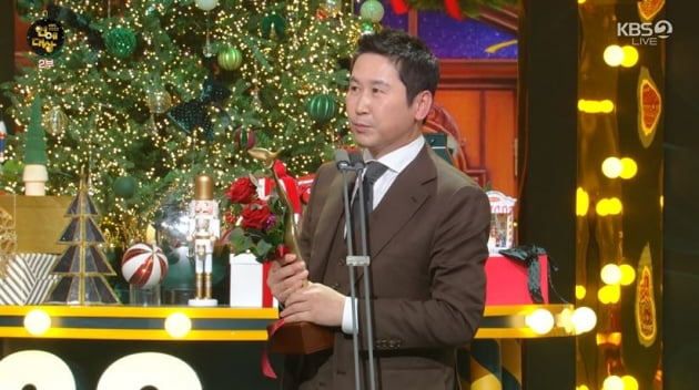 [종합] 신동엽, '대상 10년 주기설' 진짜였네…예상 가능했던 '2022 KBS 연예대상' 대상
