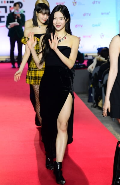 [TEN 포토] 르세라핌 카즈하 '우아한 오프숄더'